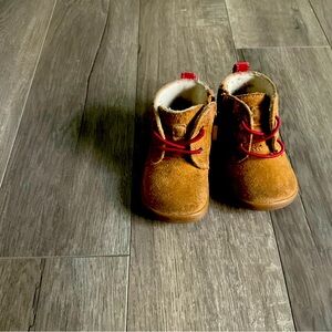 Ugg baby boots size 4/5 tan zip up on side